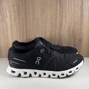 On Cloud 5 Running Shoes Black White Comfort 59.98904 Women’s Size 7